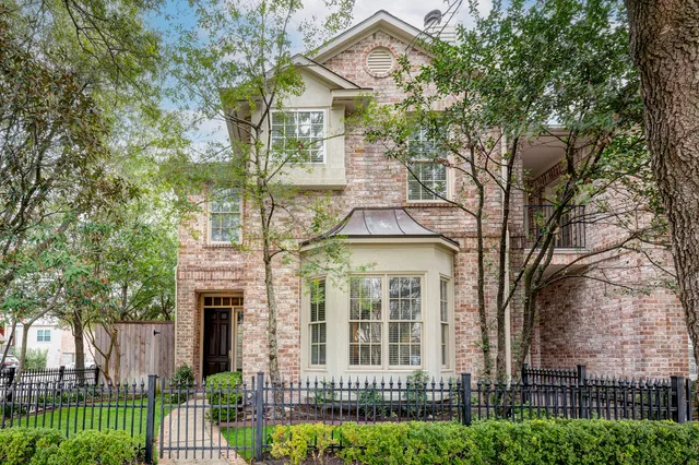 $949,000 | 2740 Wroxton Road, West University Place, TX 77005