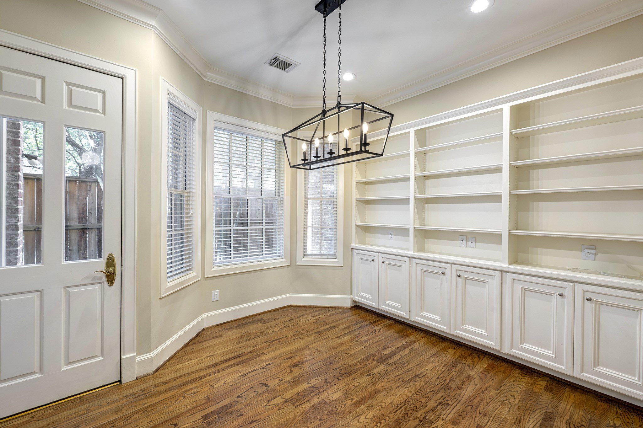 2740 Wroxton Road West University Place, TX 77005 - Photo 14 of 28 Breakfast Room with door to turfed Side Yard