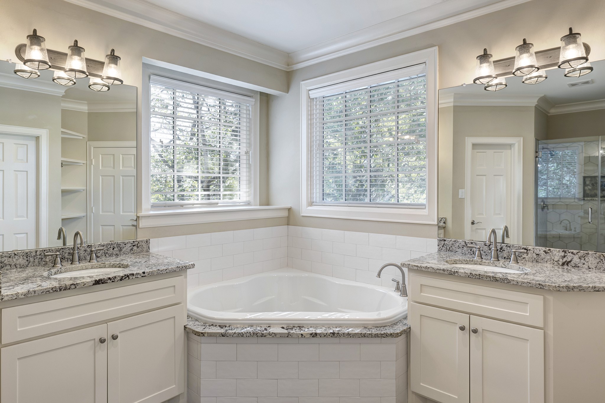 2740 Wroxton Road West University Place, TX 77005 - Photo 18 of 28 Primary Bathroom