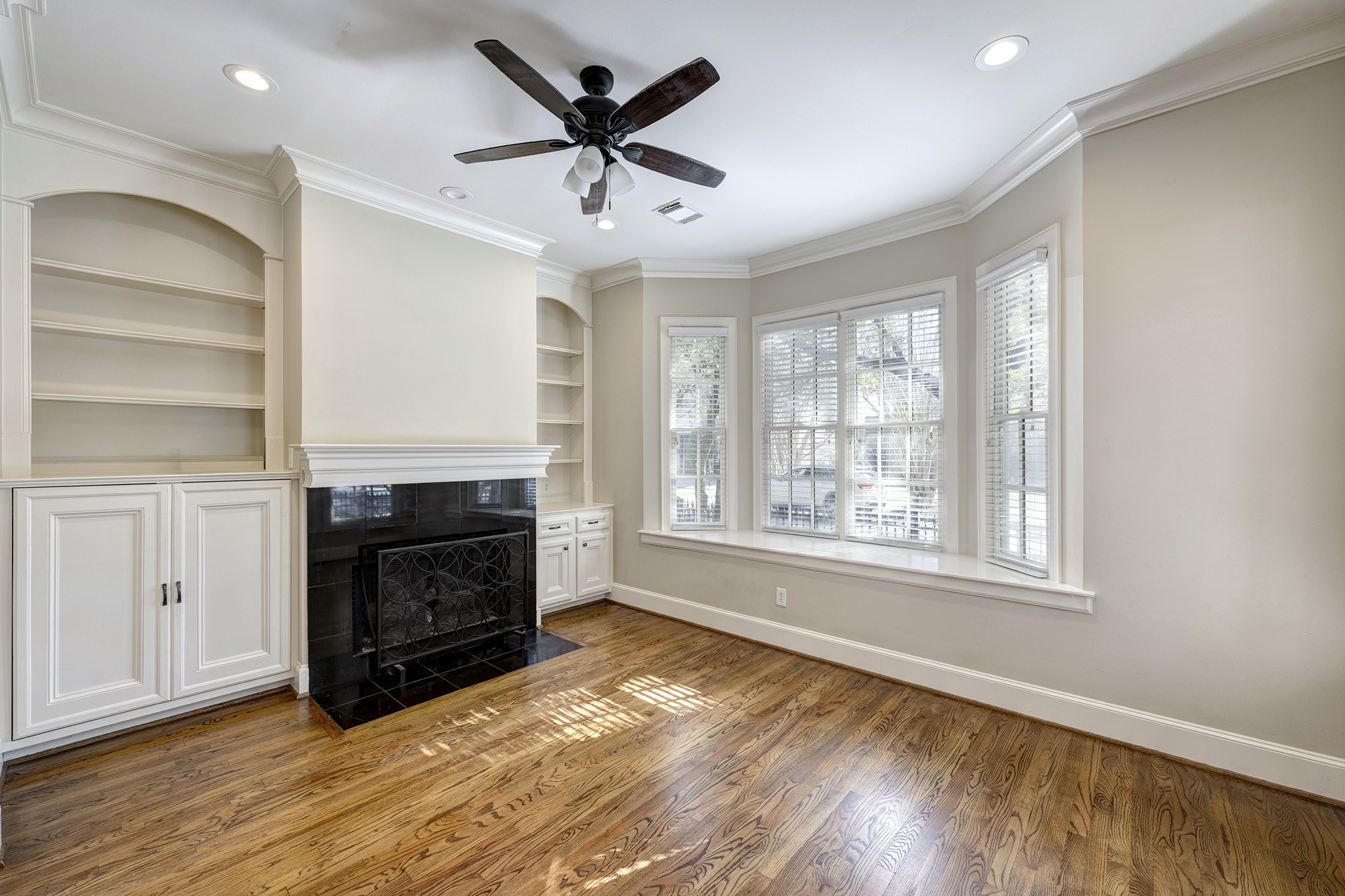 2740 Wroxton Road West University Place, TX 77005 - Photo 3 of 28 Living Room