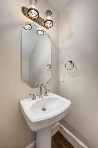 $949,000 | 2740 Wroxton Road, West University Place, TX 77005