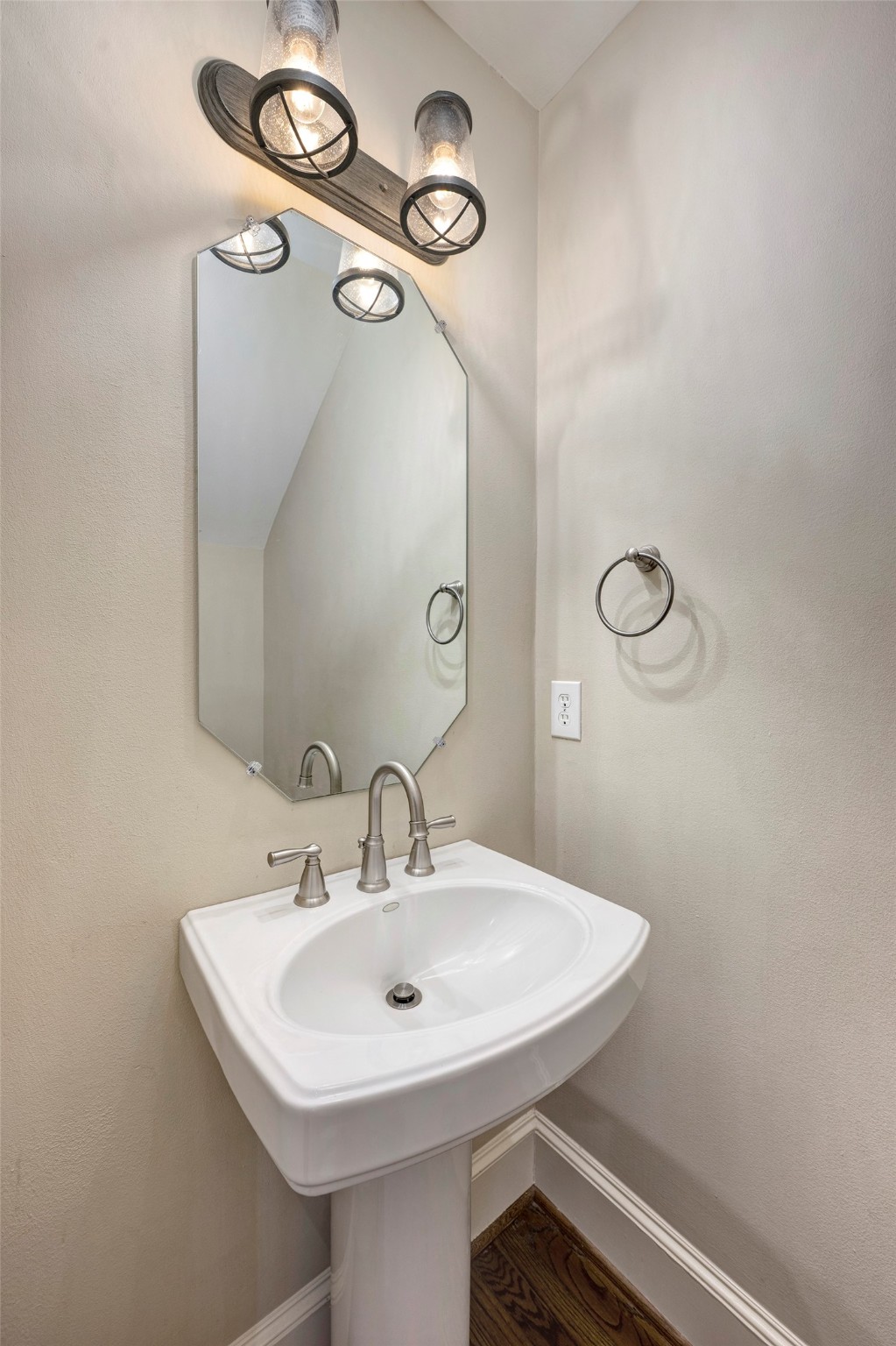 2740 Wroxton Road West University Place, TX 77005 - Photo 8 of 28 Powder Bath