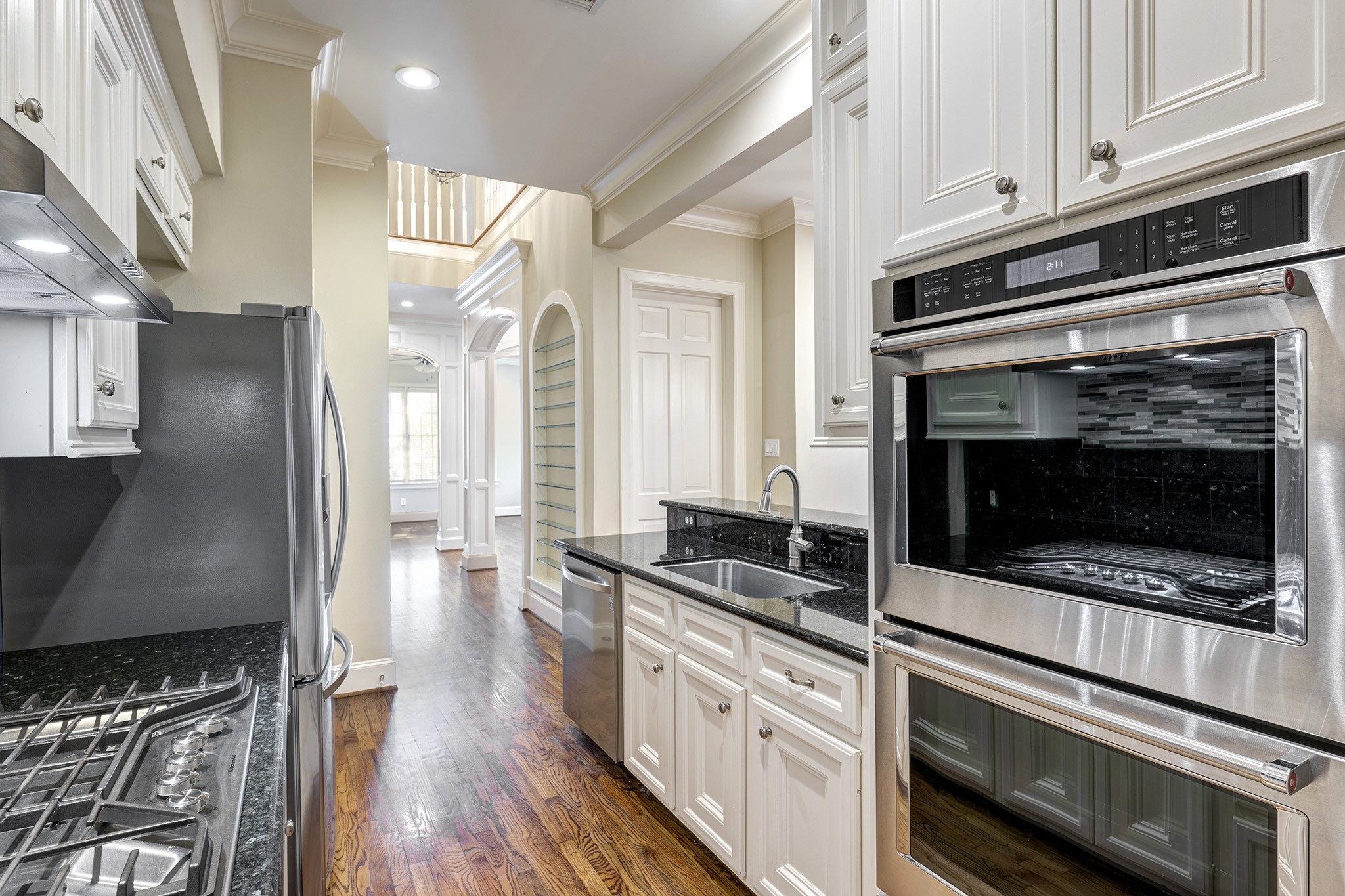 2740 Wroxton Road West University Place, TX 77005 - Photo 9 of 28 Kitchen w Dual Ovens & Gas Range