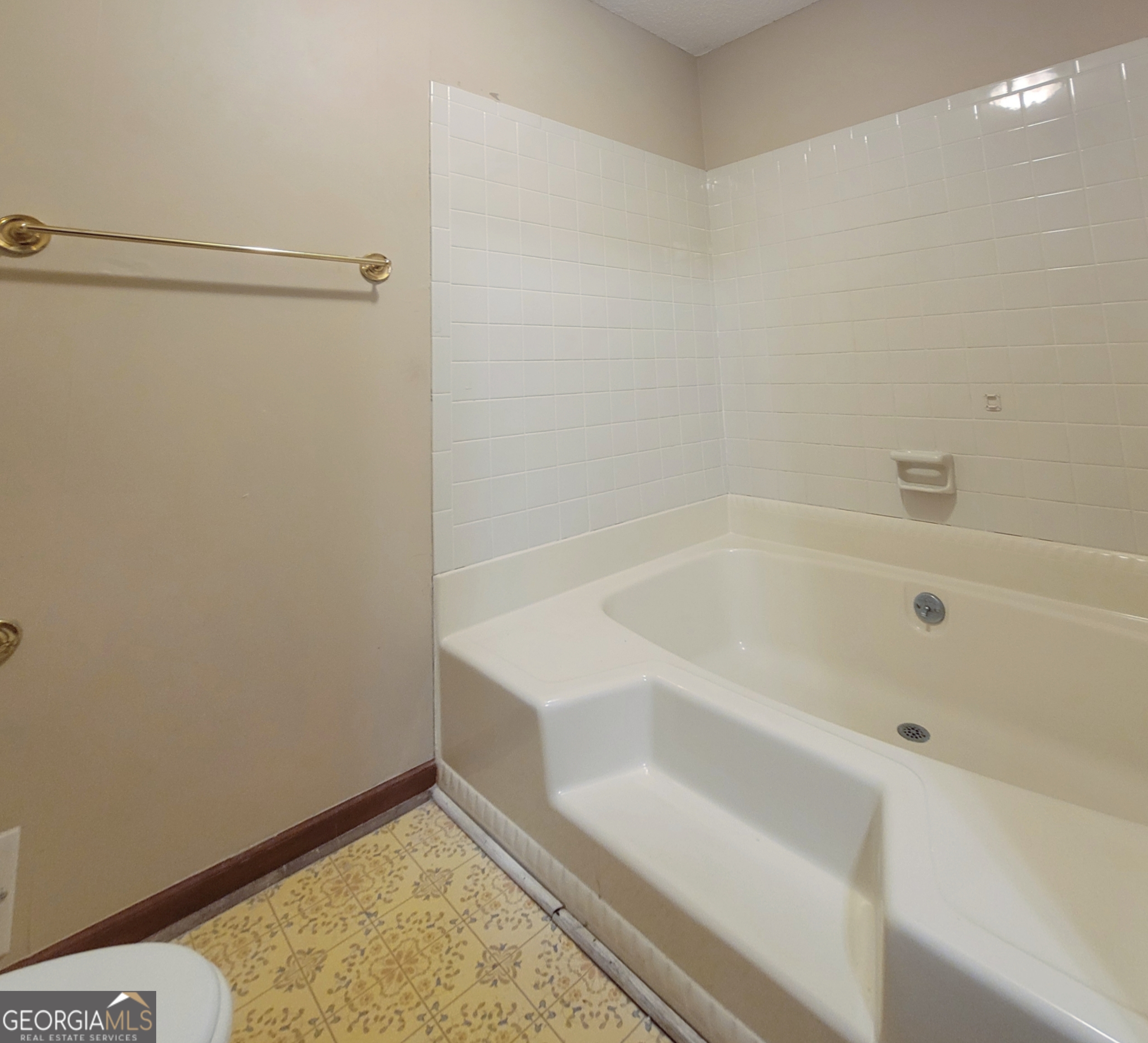 788 Harrison Mill Road Winder, GA 30680 - Photo 14 of 19 a bathroom with a bathtub