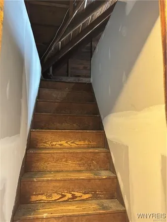 $1,200 | 260 Chestnut Street, Unit 2, Lockport City, NY 14094