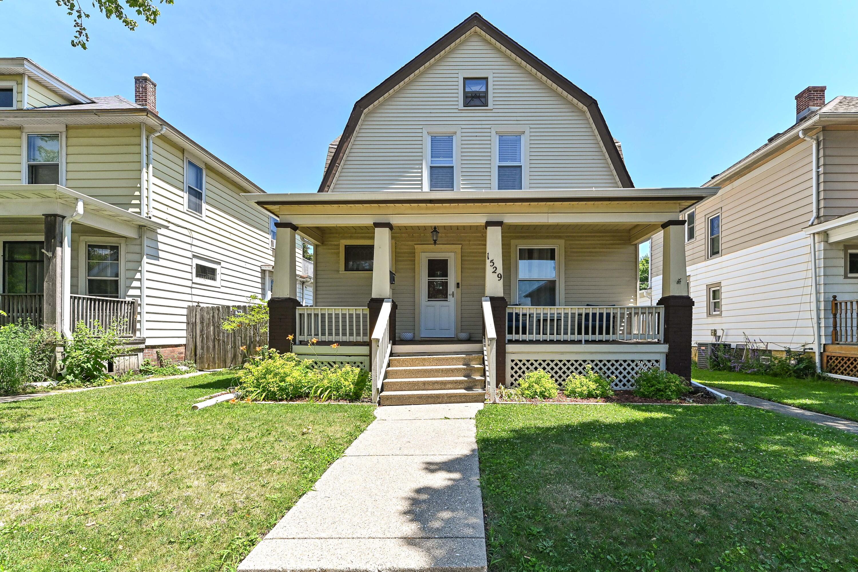 1529 Flett Avenue Racine, WI 53405 - Photo 2 of 33 Flett-3
