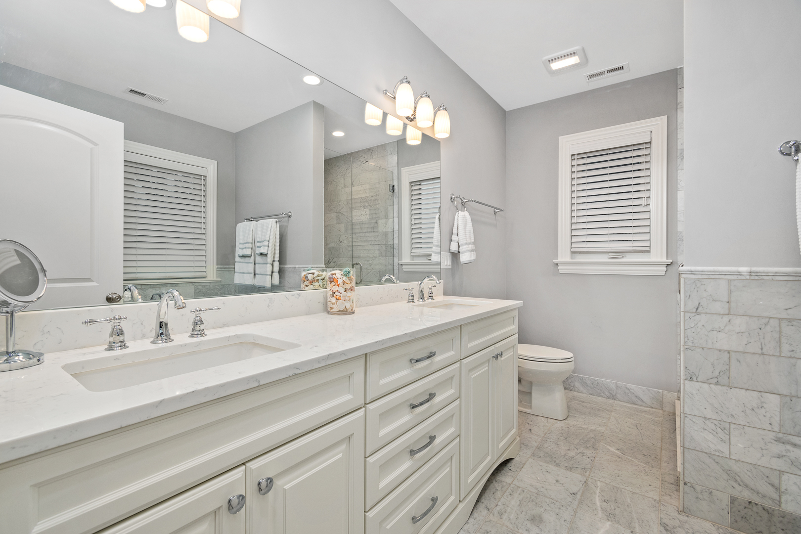 129 Woodside Road Riverside, IL 60546 - Photo 22 of 47 a bathroom with a double vanity sink a toilet and a mirror