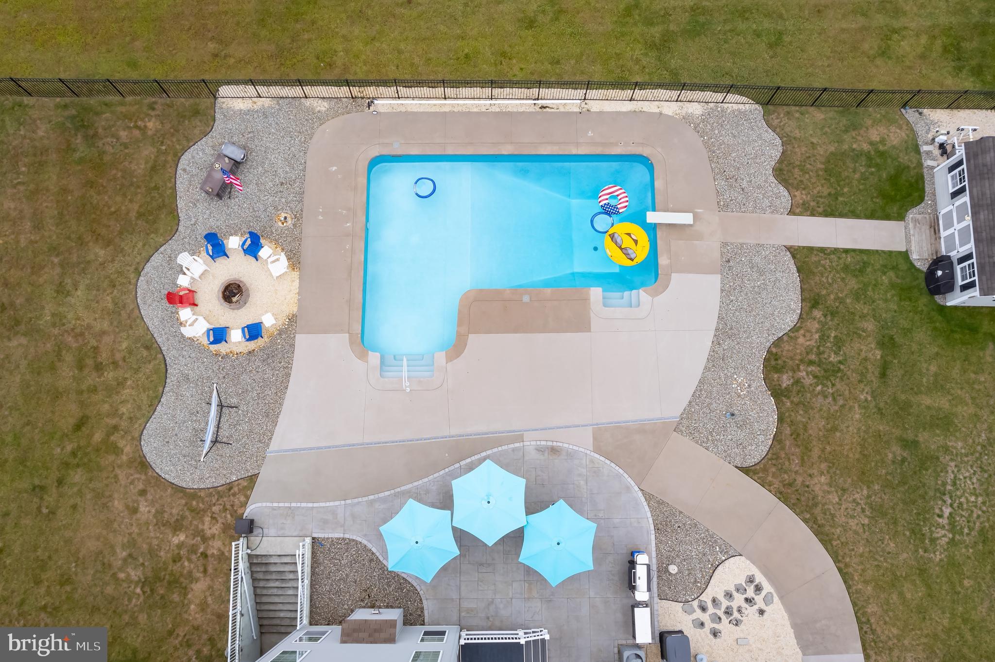 5 Campbell Court Mickleton, NJ 08056 - Photo 40 of 40 Aerial View of Pool & Paio