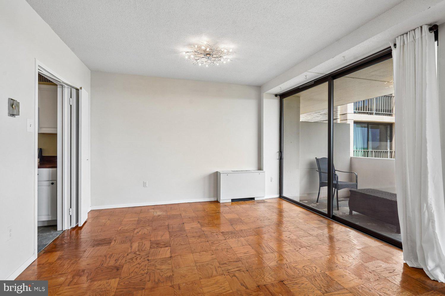 4141 North Henderson Road, Unit 904 Arlington, VA 22203 - Photo 15 of 46 Dining Area