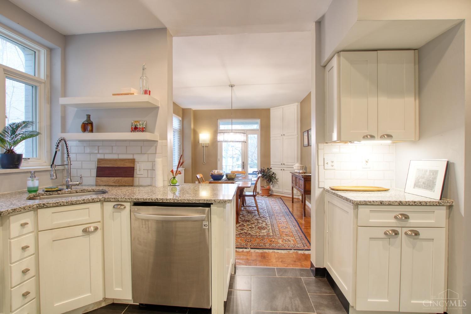 2374 Madison Road, Unit 10 Cincinnati, OH 45208 - Photo 19 of 23 Gallery Image 19