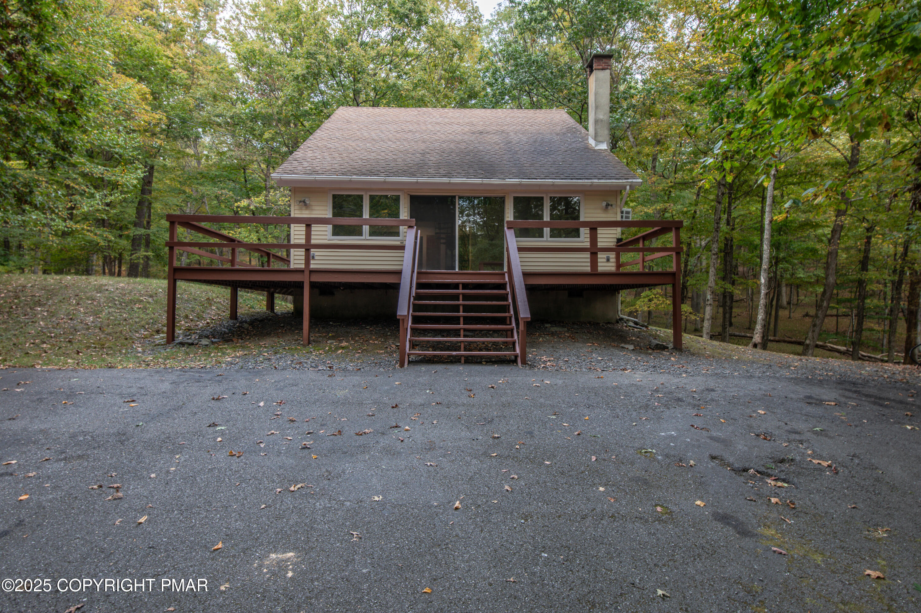 326 Otter Court Bushkill, PA 18324 - Photo 2 of 47 0A5A2034-HDR