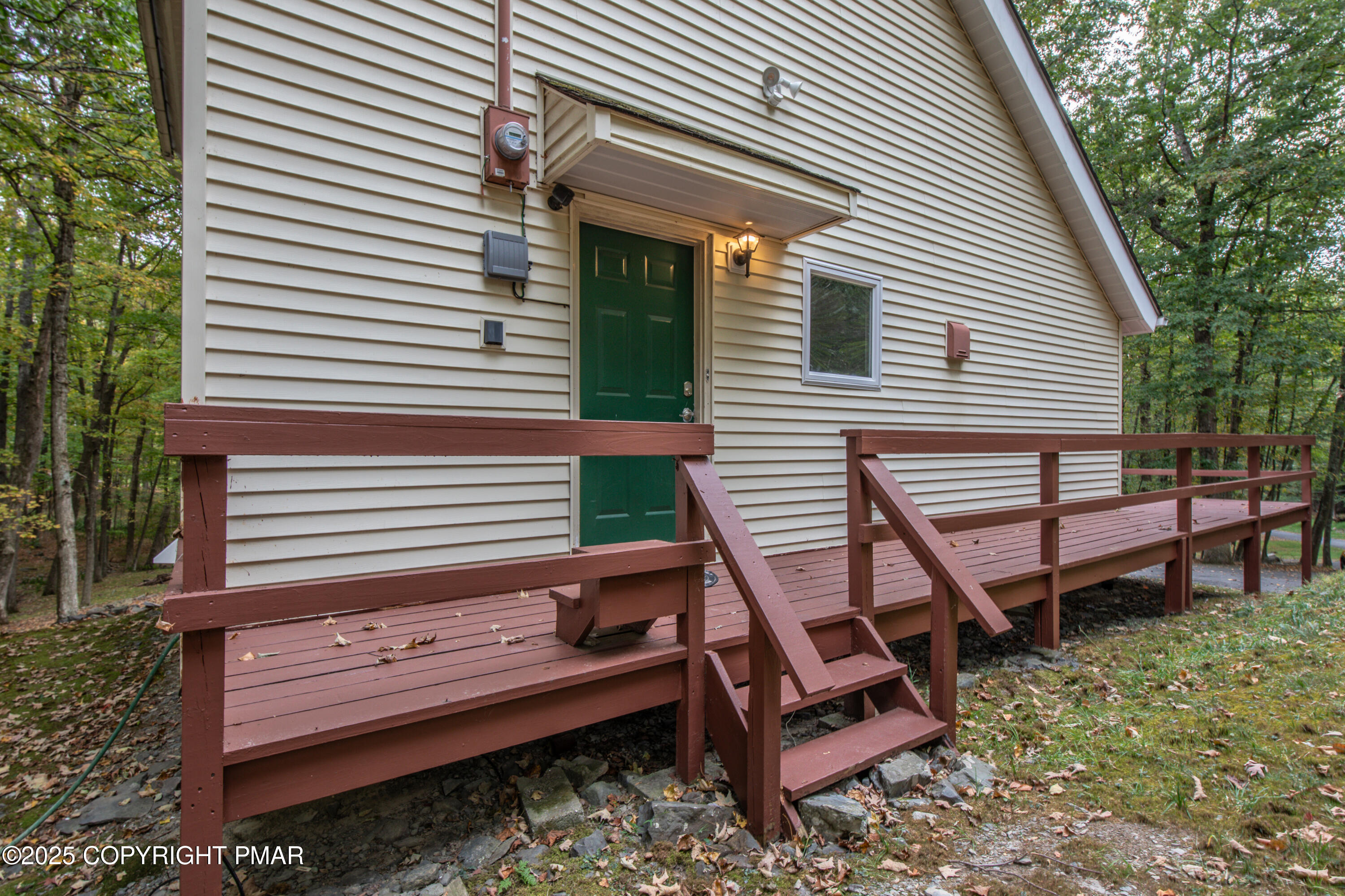 326 Otter Court Bushkill, PA 18324 - Photo 6 of 47 0A5A2050-HDR