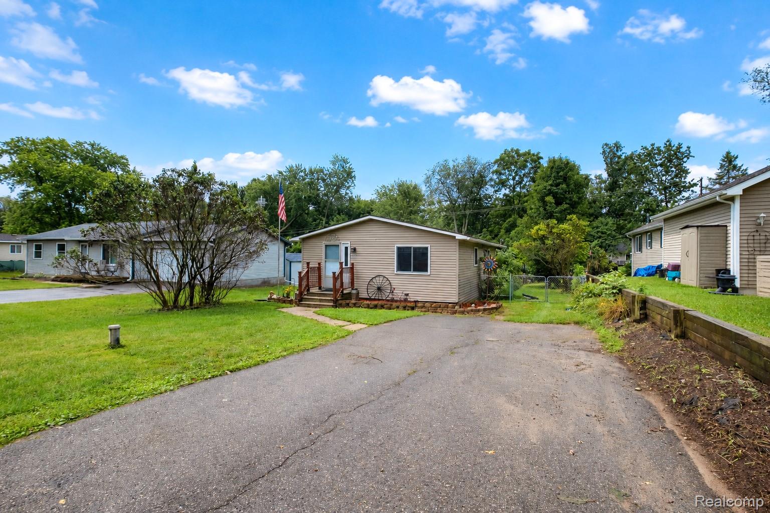 535 Snyder Road Highland, MI 48357 - Photo 7 of 23 Siding exterior with a front entry deck and wood railing