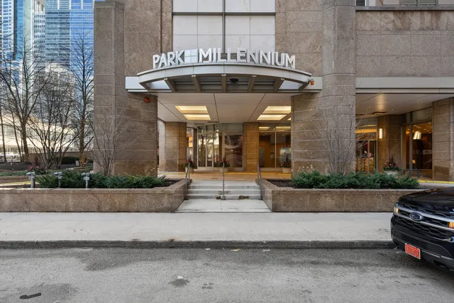 $221,000 | 222 North Columbus Drive, Unit 902, Chicago, IL 60601