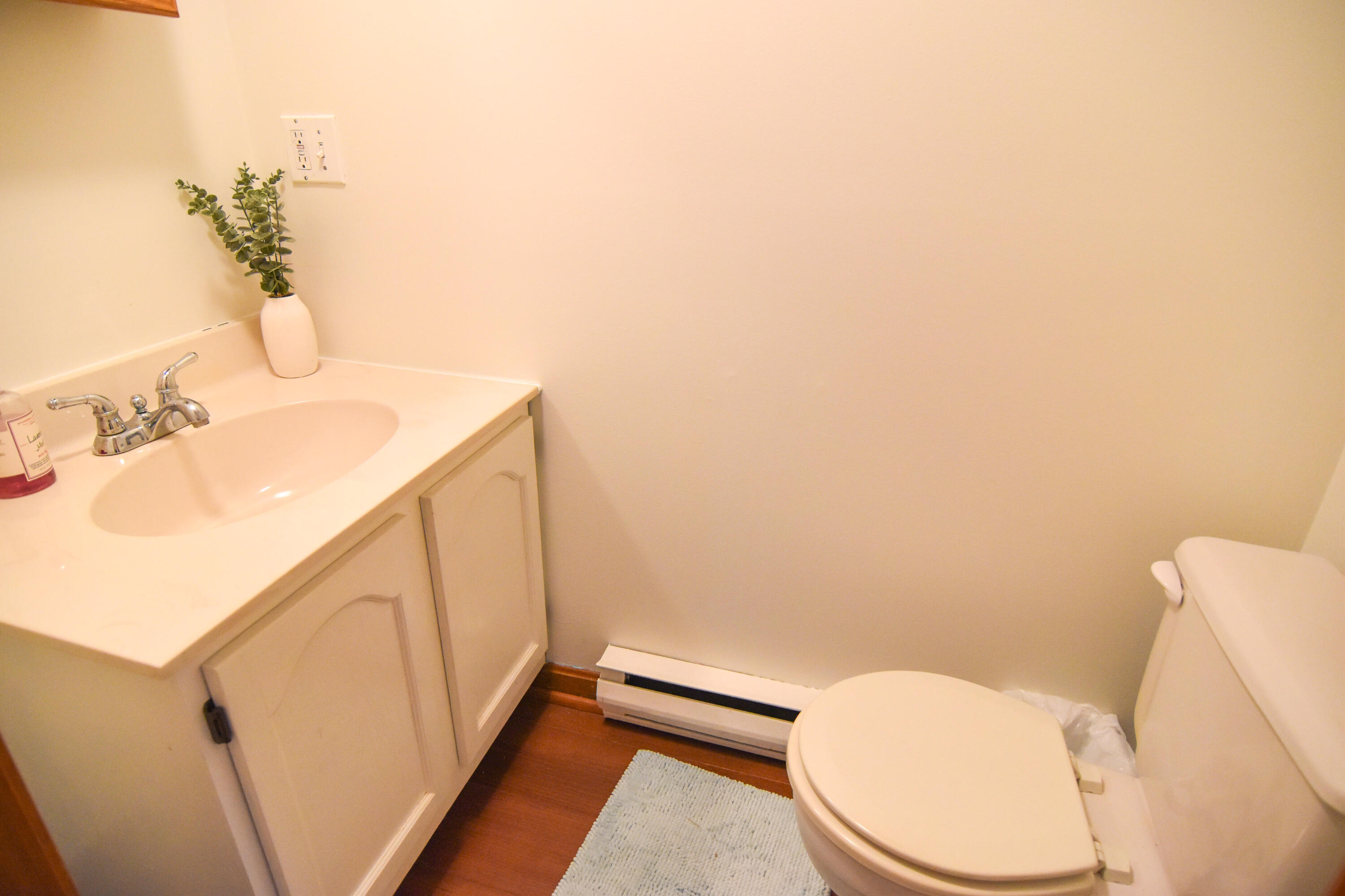 73 Ocean Park Road, Unit 6 Saco, ME 04072 - Photo 9 of 20 1st Fl Powder Room