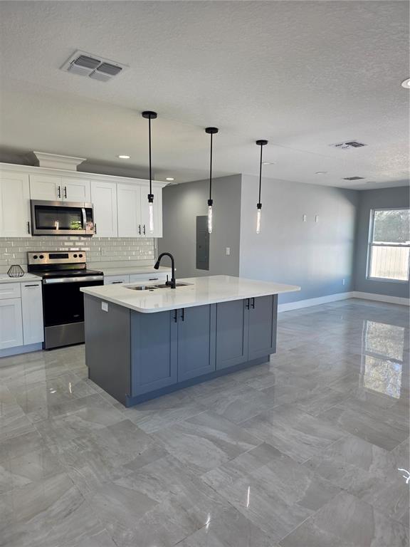3704 Smith Tree Street Tampa, FL 33619 - Photo 7 of 20 Gallery Image 7