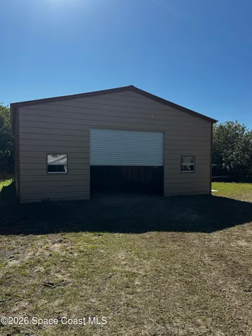 a house view with a outdoor space