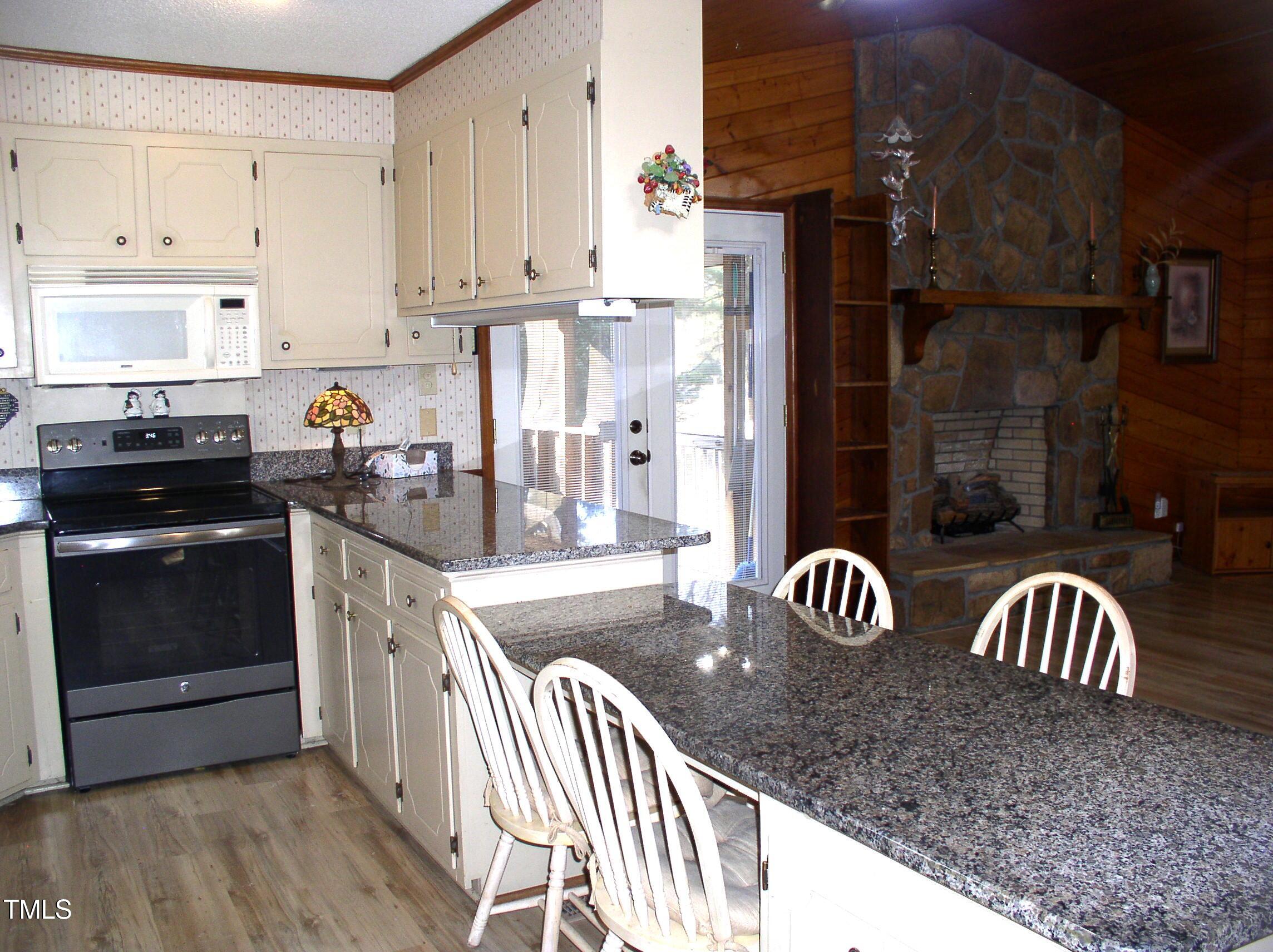 105 Lake Road Henderson, NC 27537 - Photo 7 of 51 Kitchen