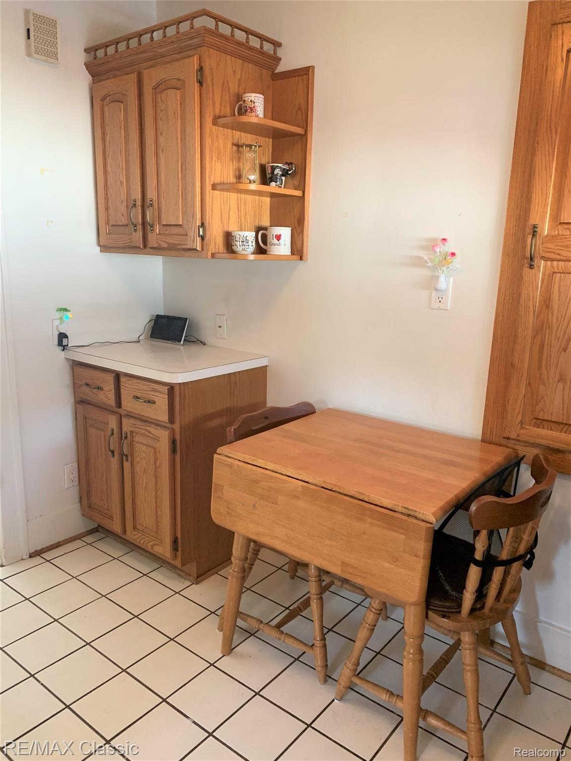 1st floor Eat in Kitchen