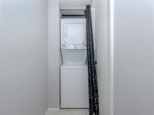 $489,000 | 1555 Tarpon Center Drive, Unit 255, Venice, FL 34285