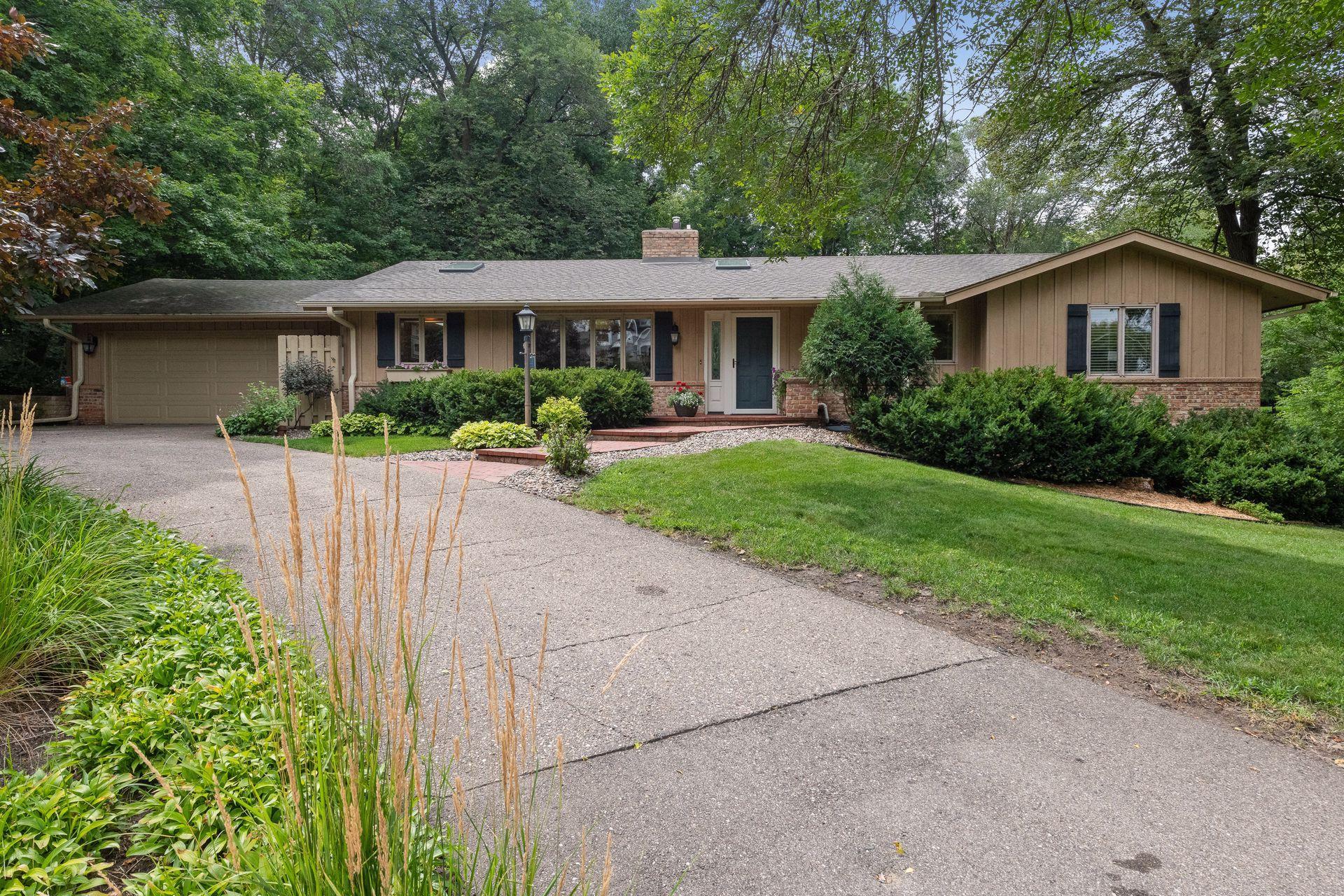 4624 Sparrow Road Minnetonka, MN 55345 - Photo 2 of 48 Gallery Image 2