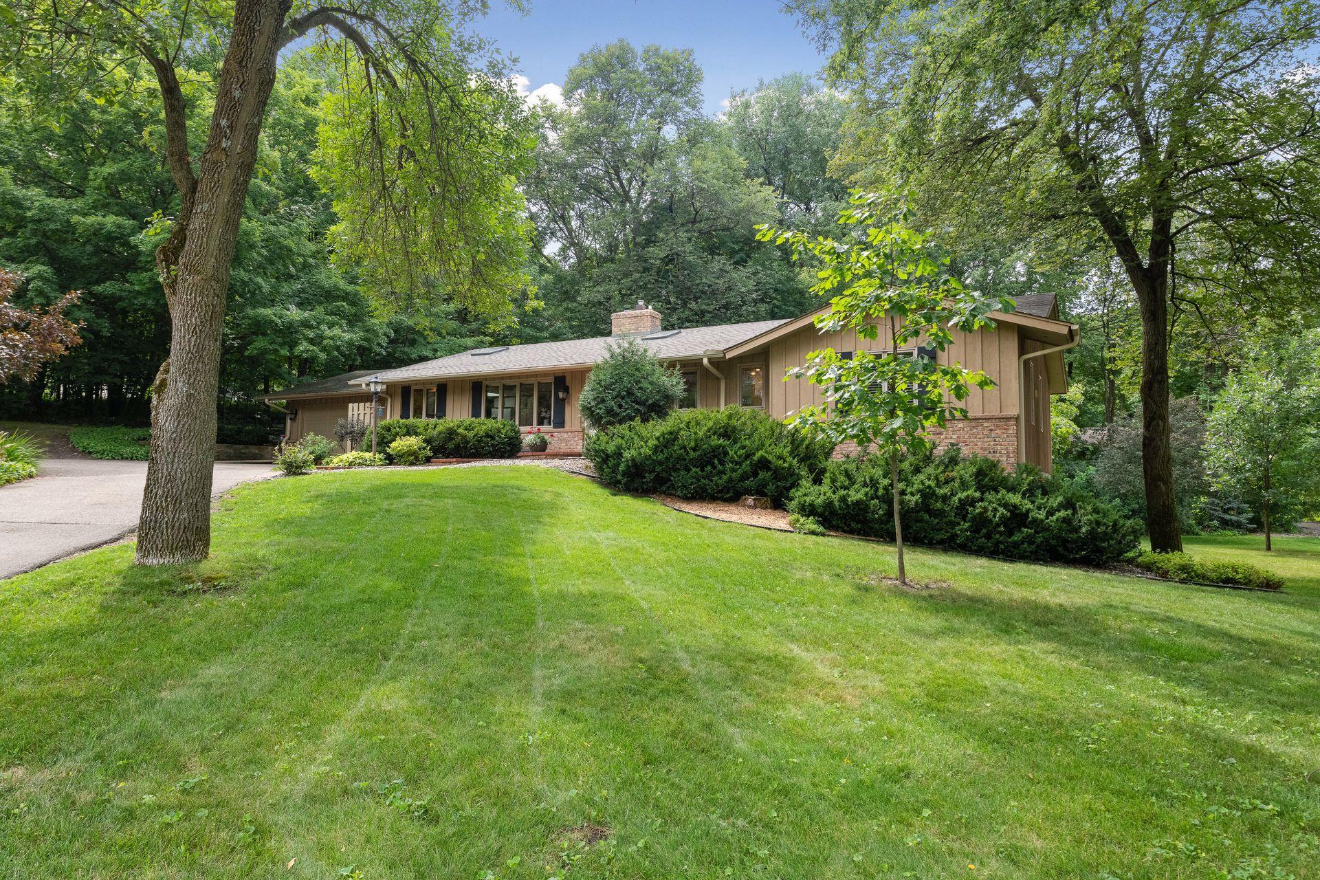 4624 Sparrow Road Minnetonka, MN 55345 - Photo 3 of 48 Gallery Image 3