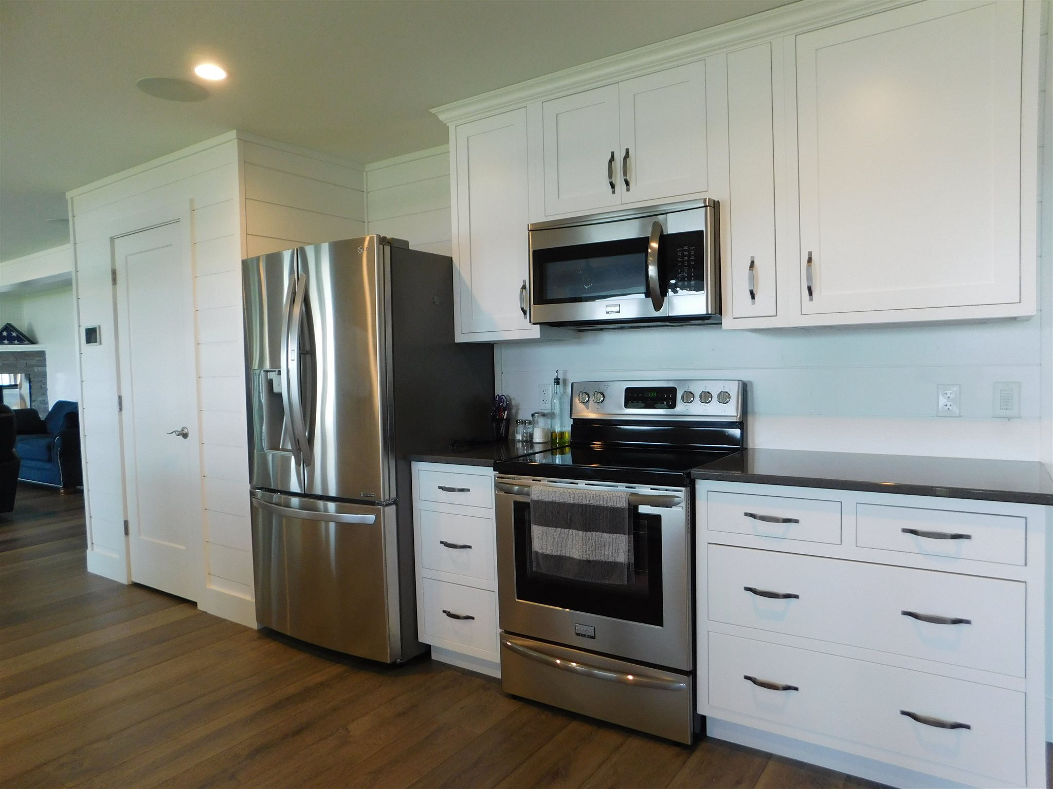 595 East Lake View Road Syracuse, IN 46567 - Photo 12 of 35 Gallery Image 12