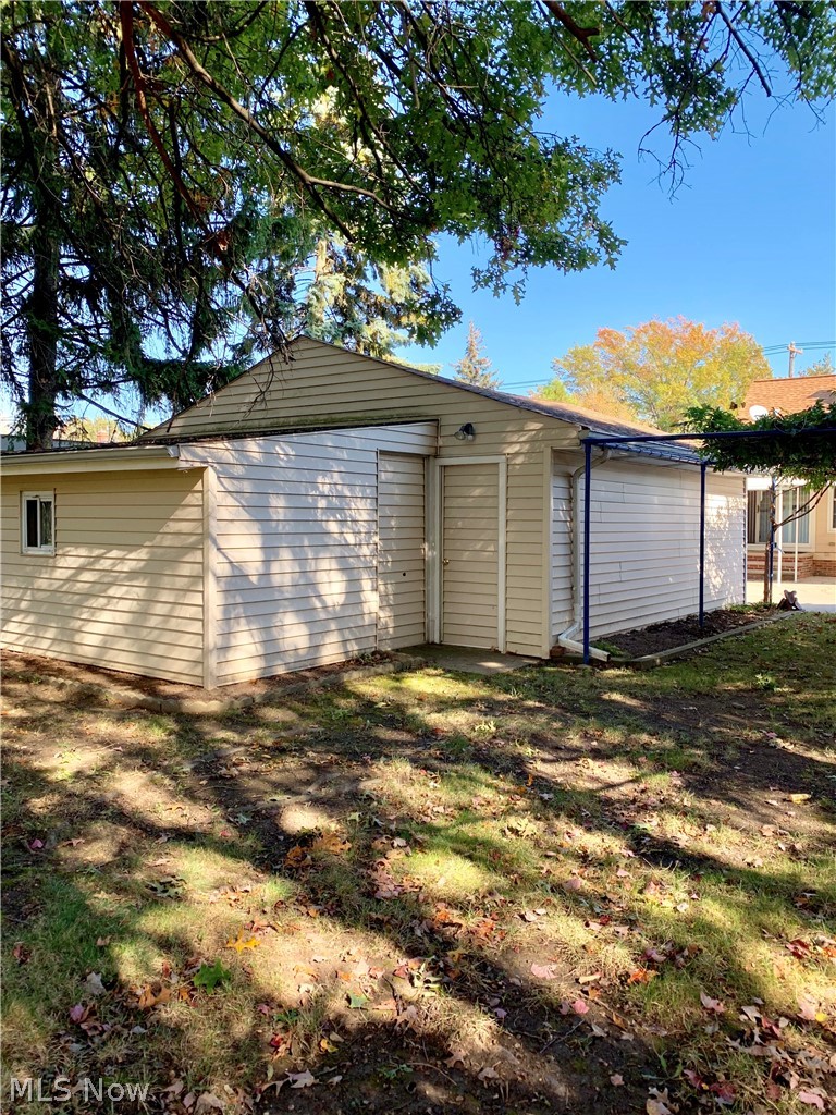 1222 Lander Road Cleveland, OH 44124 - Photo 26 of 29
