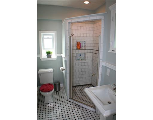 201 Morris Avenue, Unit 4 Providence, RI 02906 - Photo 7 of 8 Bathroom.