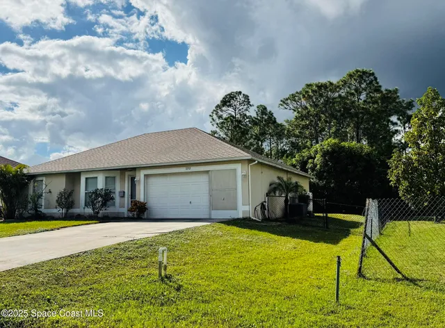a view of a house with swimming pool and a yard