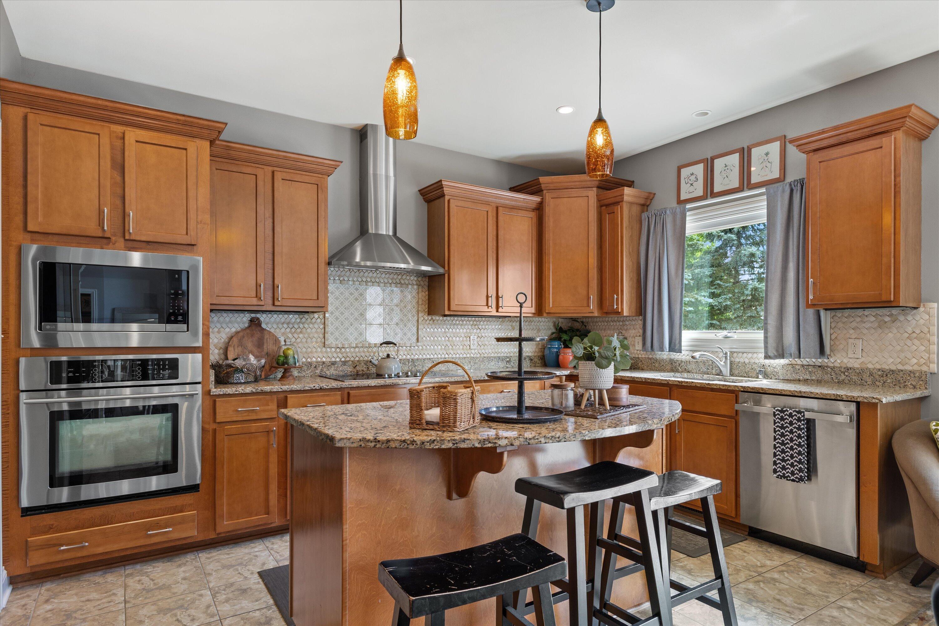 1822 Coach House Court Racine, WI 53406 - Photo 13 of 33 Kitchen