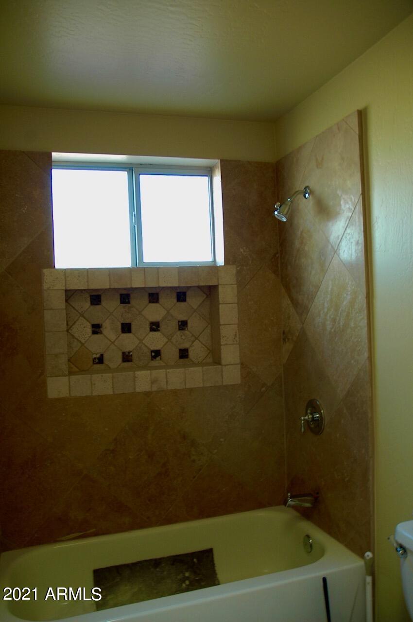 6017 East Rancho Del Oro Drive Cave Creek, AZ 85331 - Photo 13 of 28 a bathroom with a bathtub
