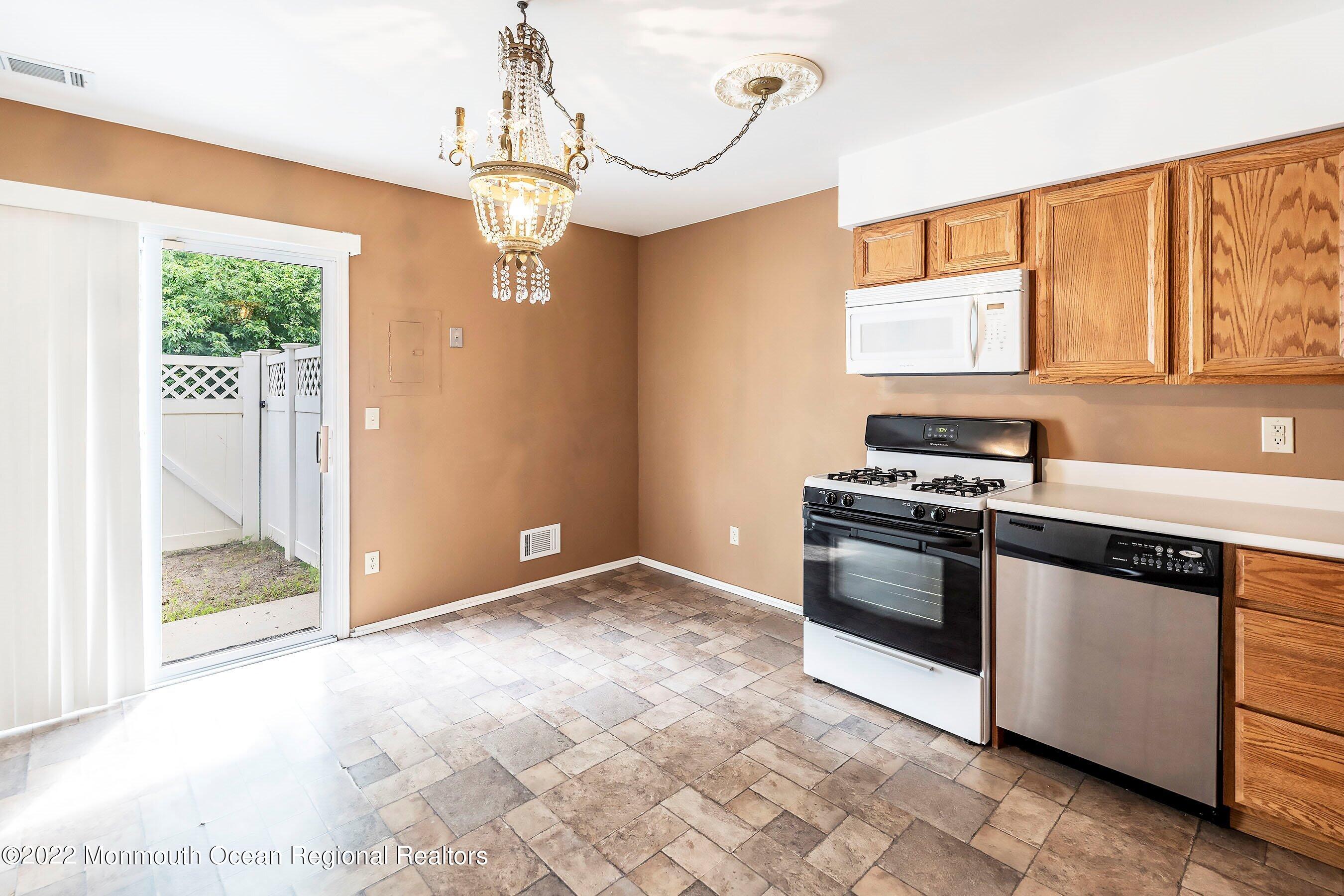 80 Creek Road, Unit 326 Brick, NJ 08724 - Photo 4 of 14 08-Kitchen1.