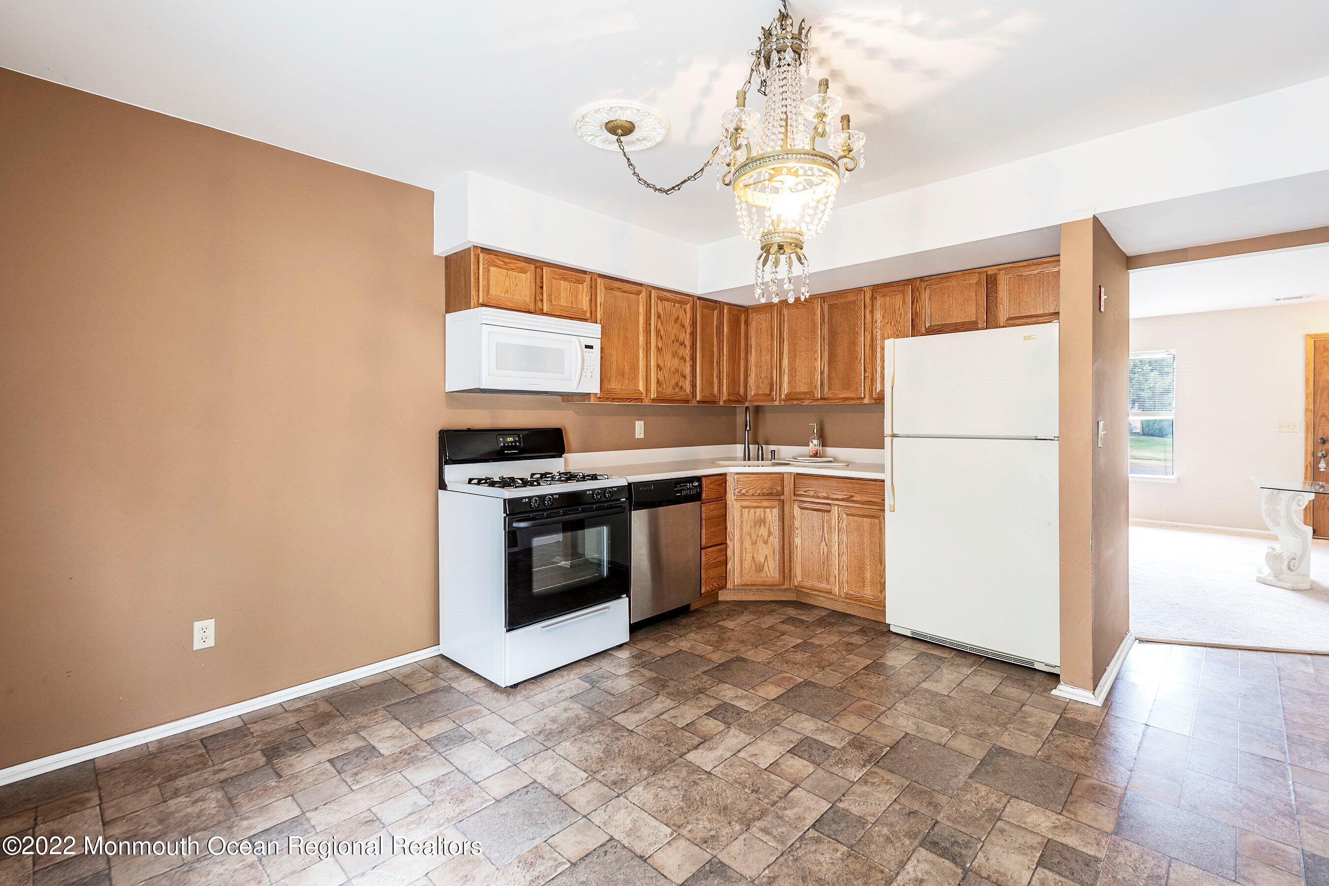 80 Creek Road, Unit 326 Brick, NJ 08724 - Photo 5 of 14 09-Kitchen.