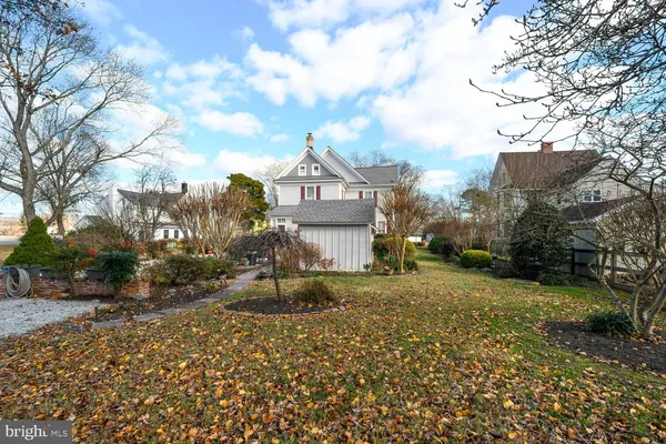 a view of a house with a yard and plants