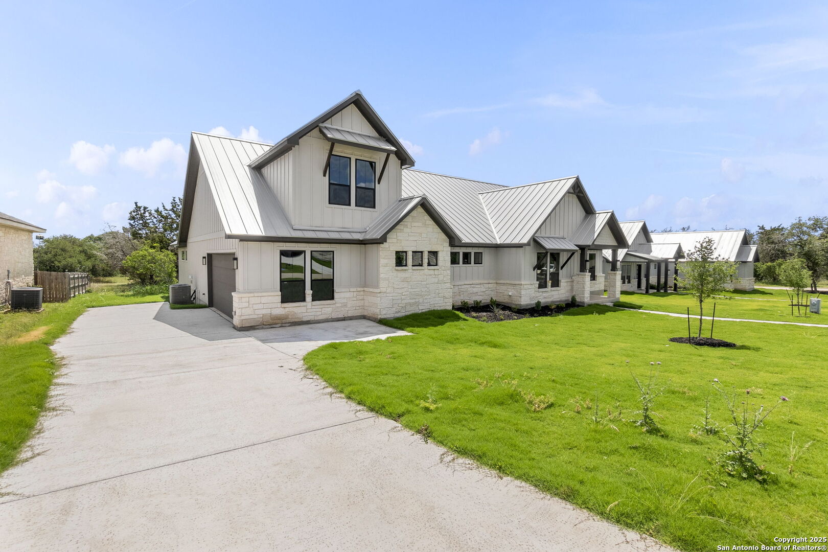 31 Peace Pipe Wimberley, TX 78676 - Photo 4 of 11 a view of a house with a yard