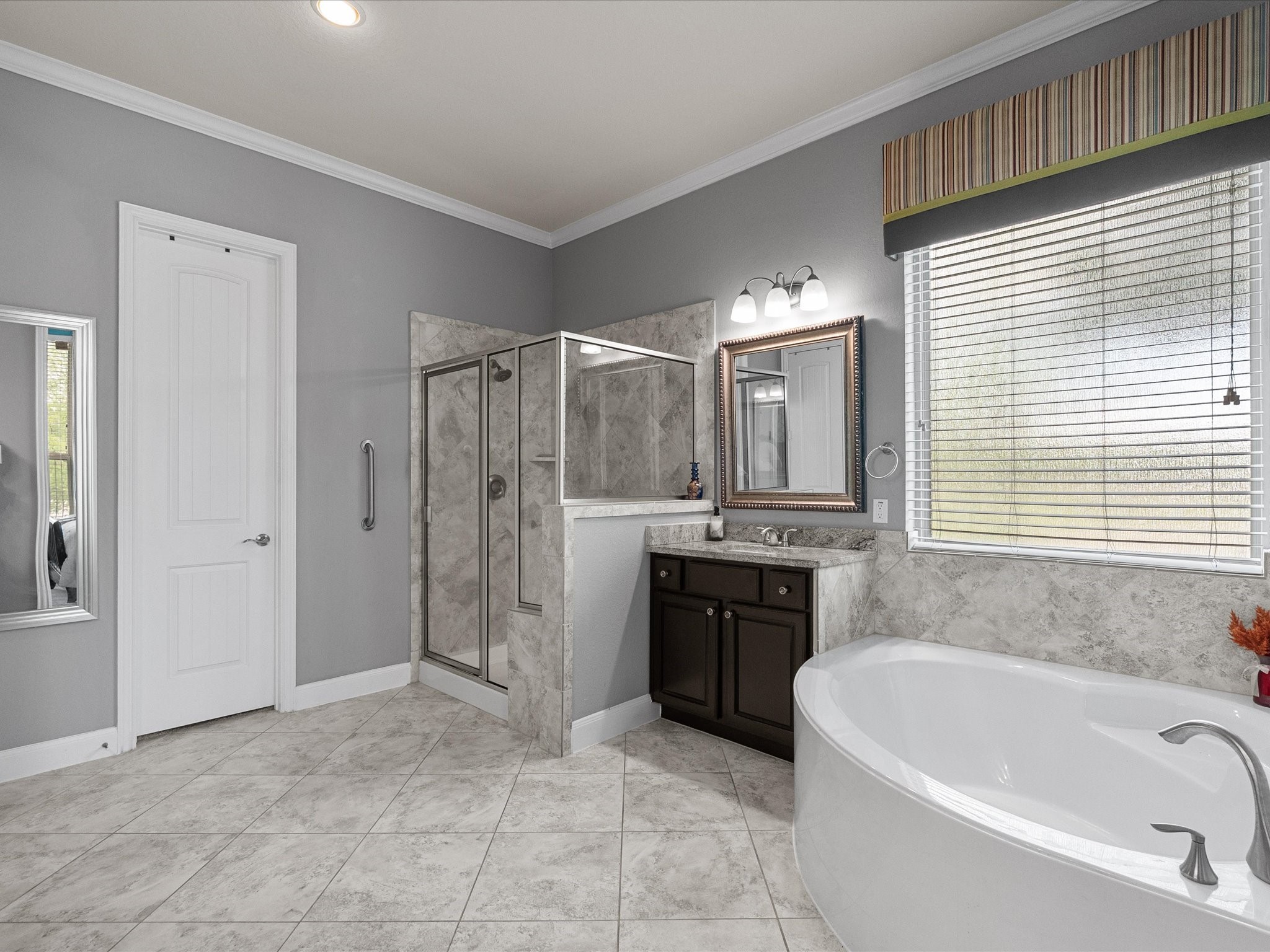 5323 Savannah Bend Lane Rosharon, TX 77583 - Photo 15 of 46 a bathroom with a bathtub a double vanity sink and window
