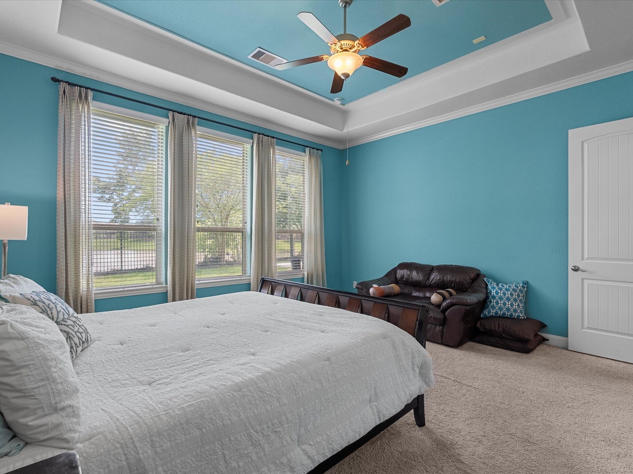 5323 Savannah Bend Lane Rosharon, TX 77583 - Photo 23 of 46 a bedroom with a bed and a large window