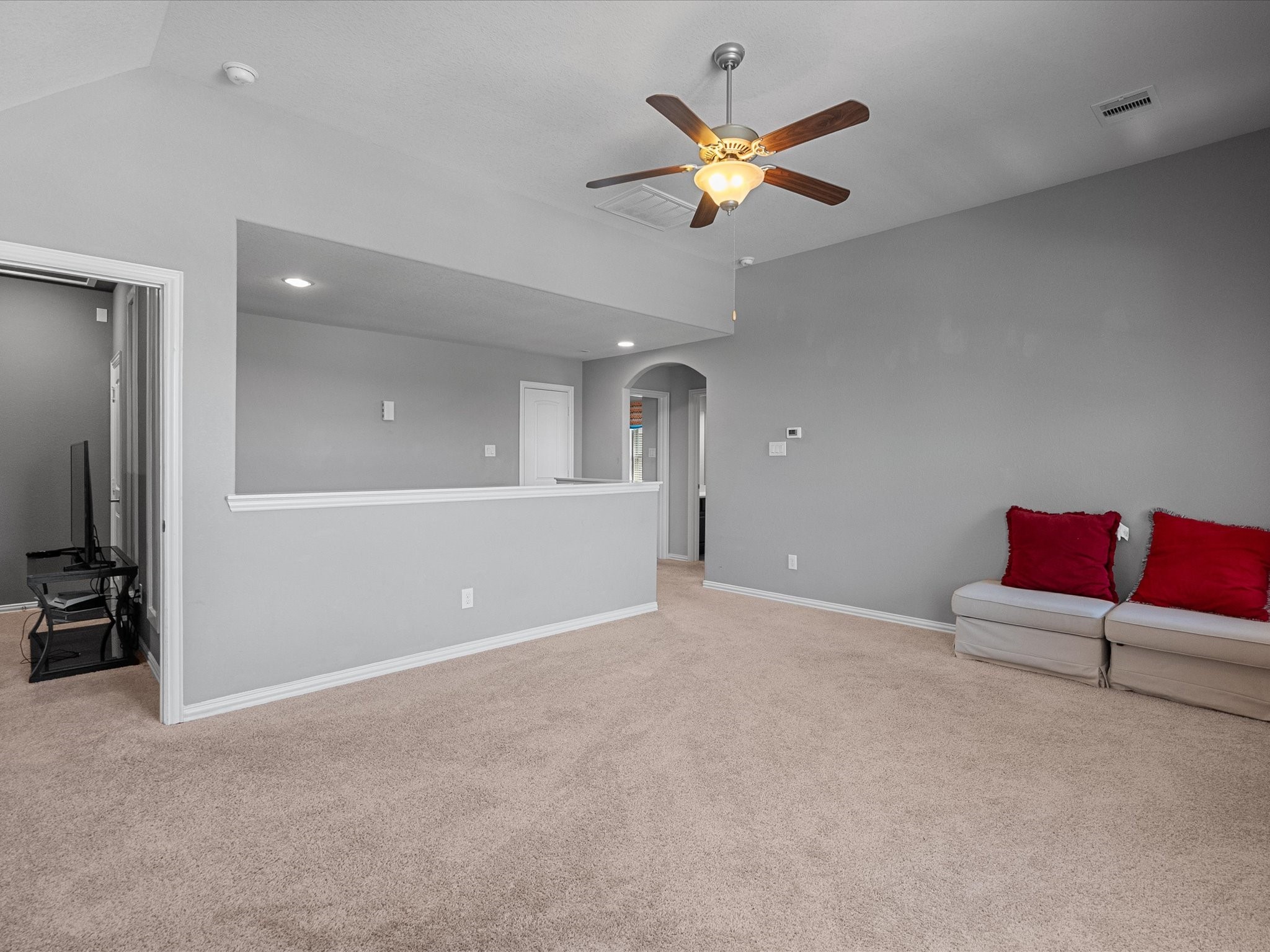 5323 Savannah Bend Lane Rosharon, TX 77583 - Photo 34 of 46 an empty room with projector and furniture