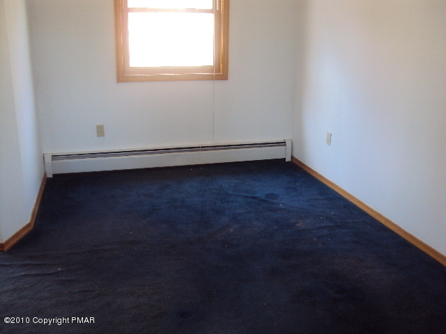28 Cherry Ridge Road Layton, NJ 07851 - Photo 5 of 11 an empty room with a window