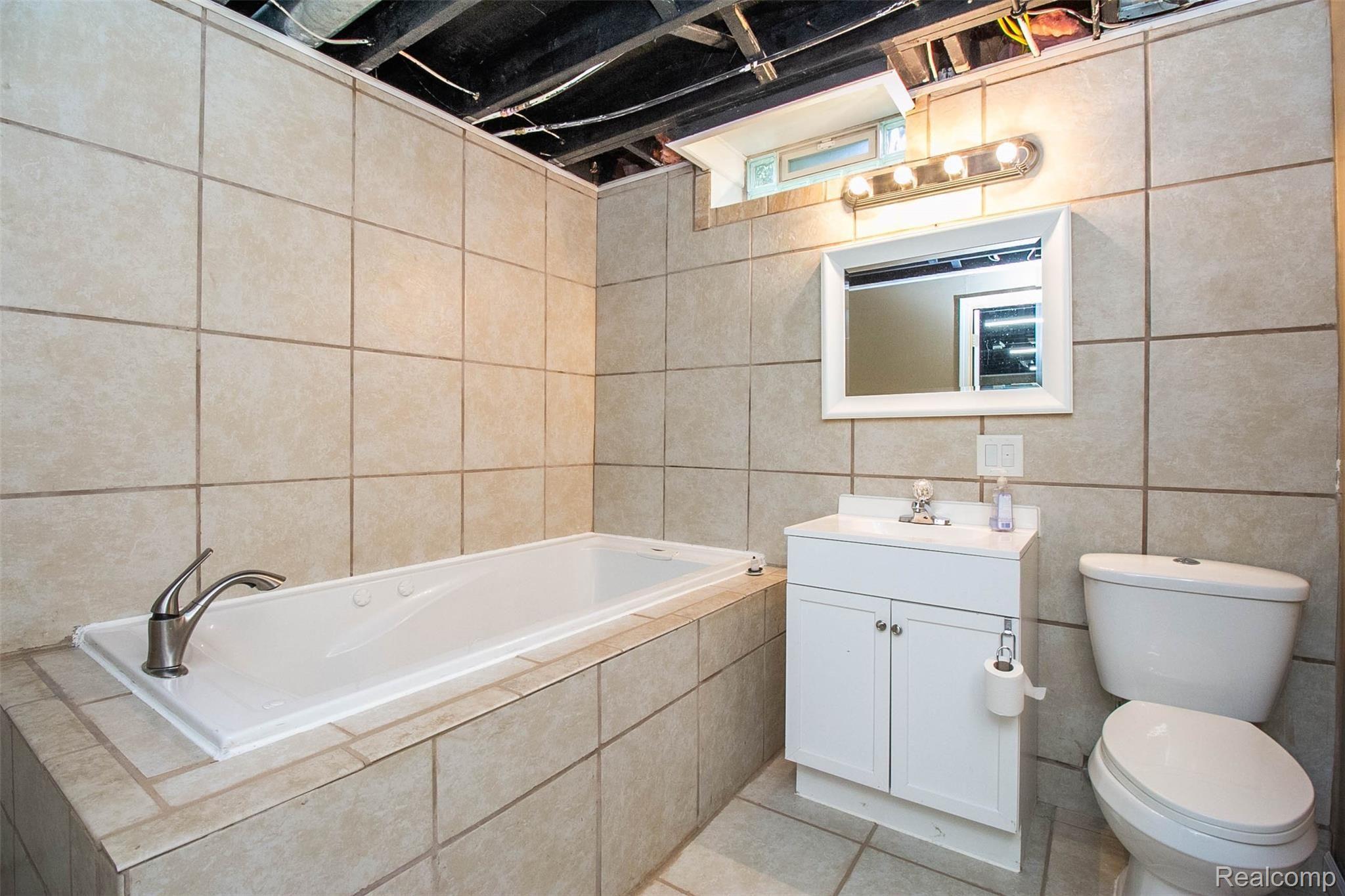 21773 Berg Road Southfield, MI 48033 - Photo 24 of 35 25.jpg