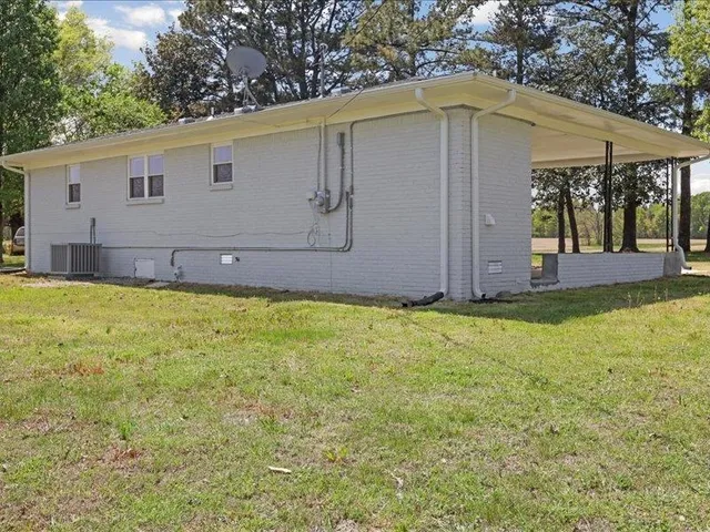 a view of a back yard of the house