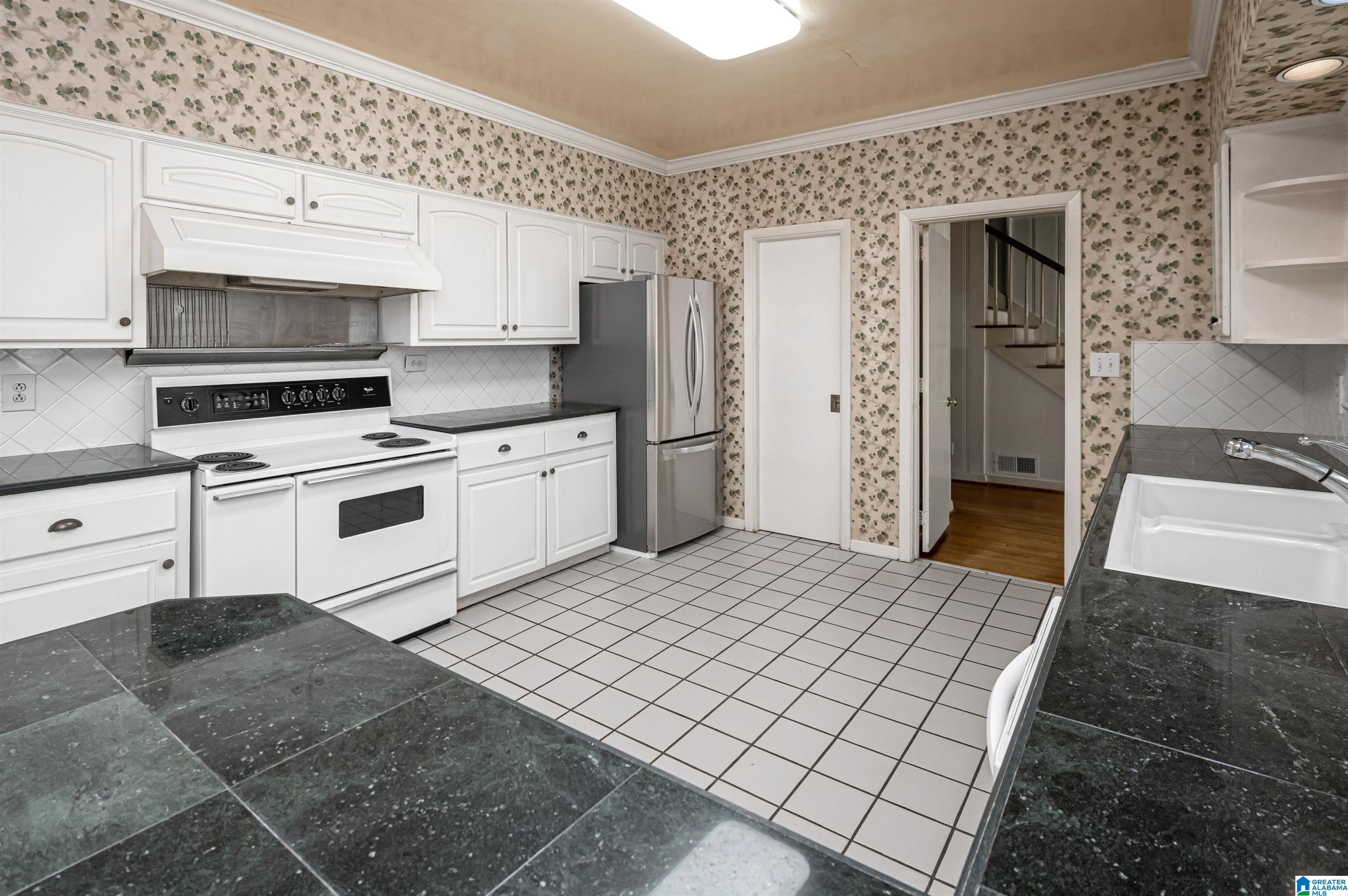 1834 Saulter Road Homewood, AL 35209 - Photo 16 of 44