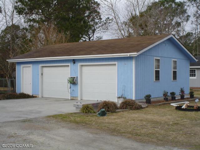 717 Roberts Road Newport, NC 28570 - Photo 4 of 4 Garage
