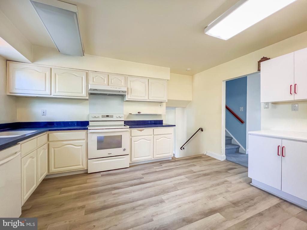 6351 Shewell Road Bensalem, PA 19020 - Photo 11 of 40 Kitchen w/ vinyl plank flooring