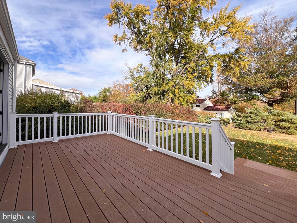 6351 Shewell Road Bensalem, PA 19020 - Photo 31 of 40 Composite deck Large