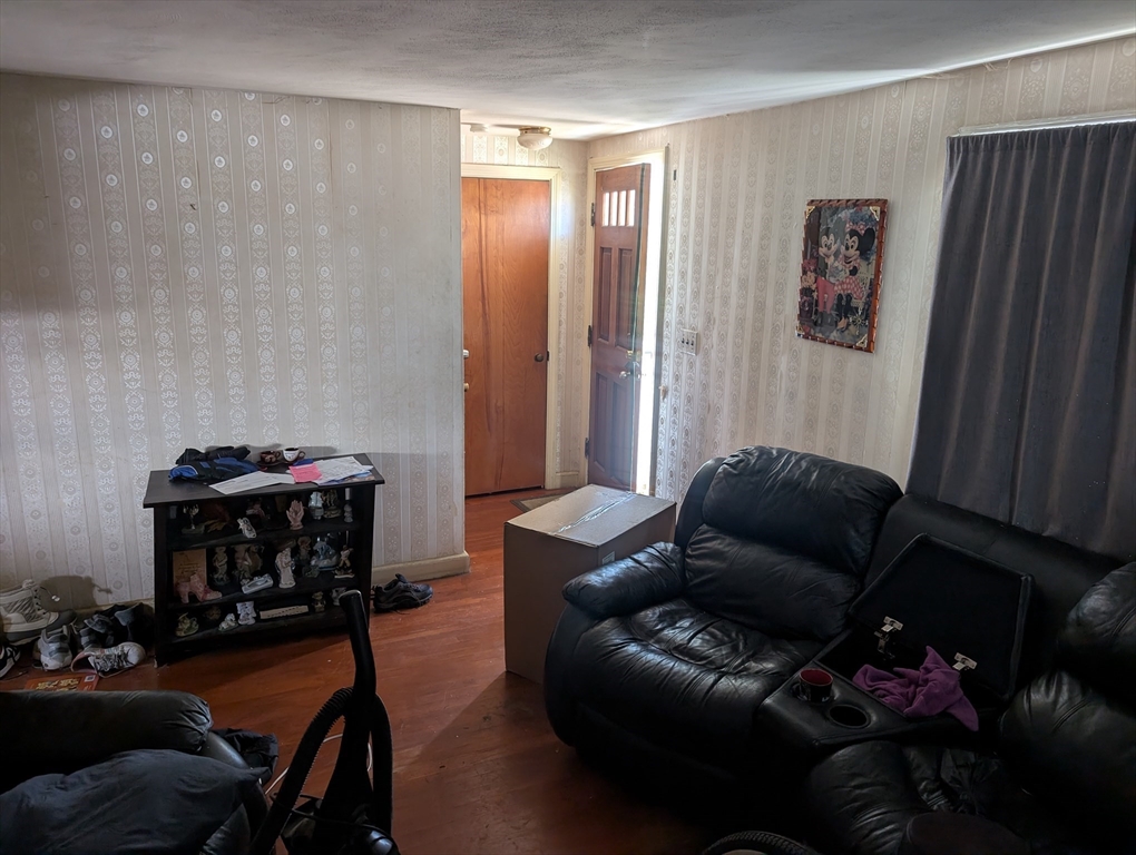 141 Shawmut Street Springfield, MA 01108 - Photo 4 of 19 Gallery Image 4