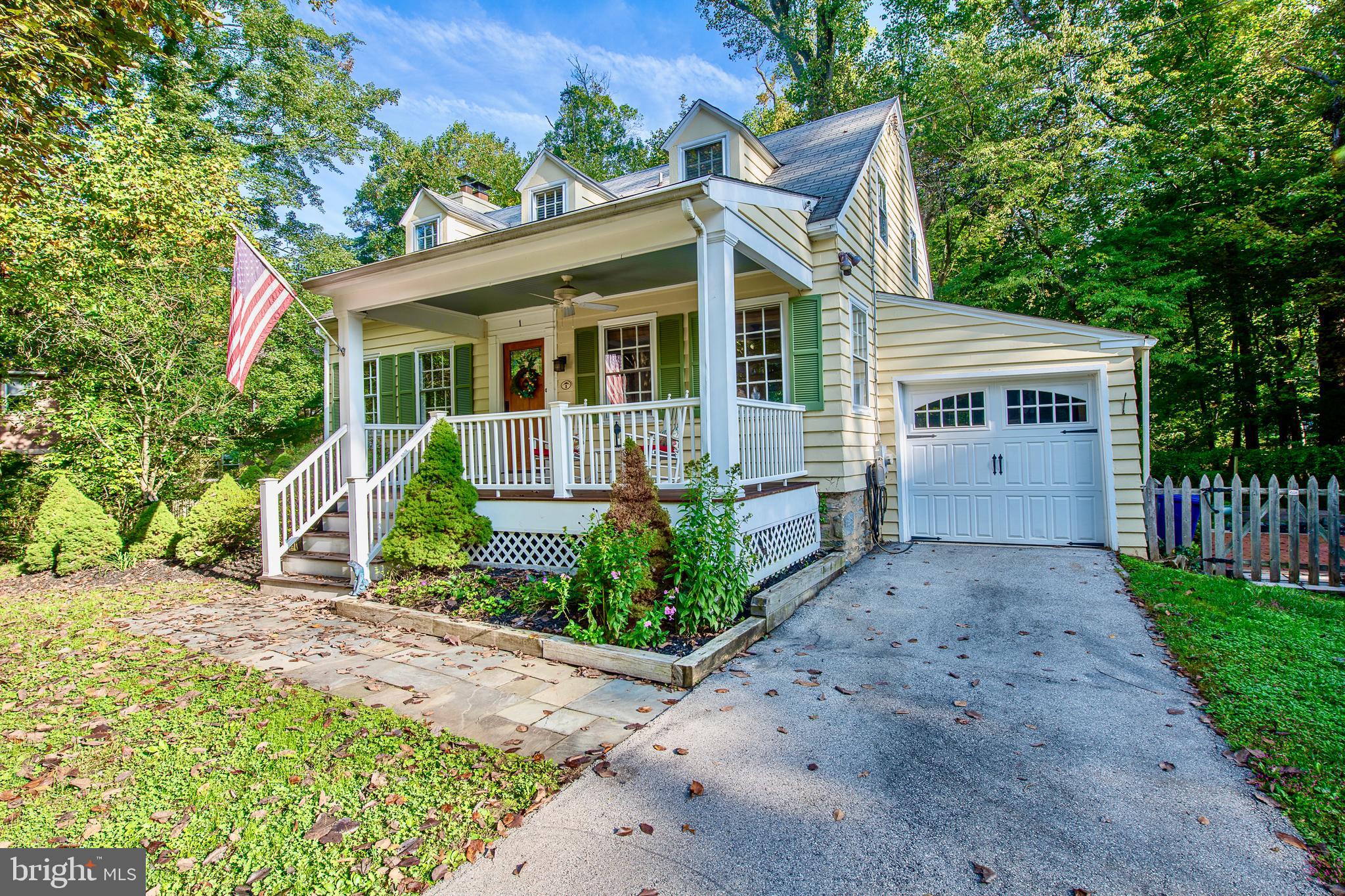 Adorable and charming , and amazing curb appeal!