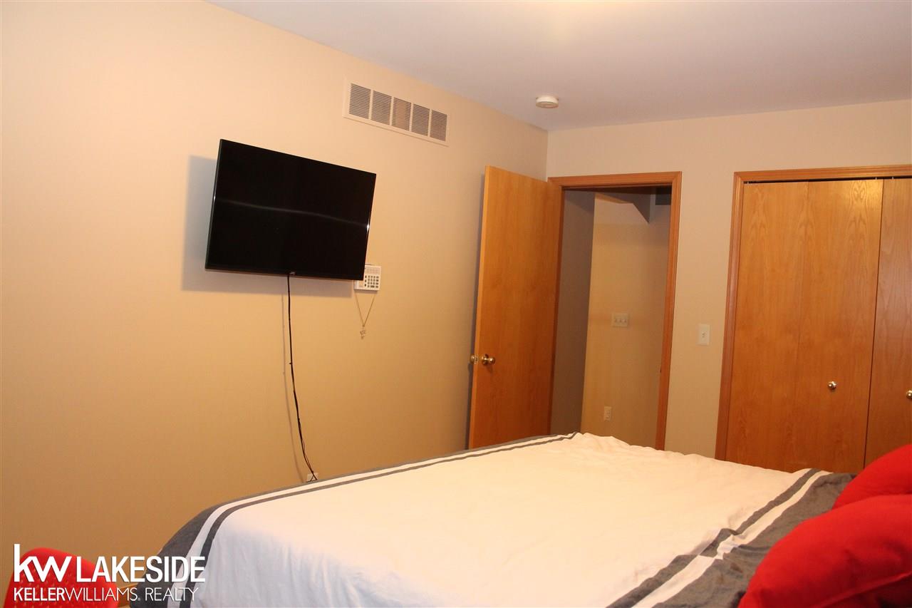 16921 Country Ridge Lane Macomb, MI 48044 - Photo 35 of 48 31323737-34.JPG