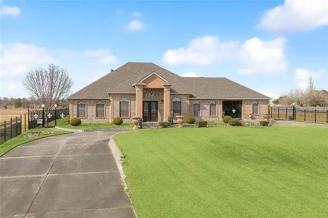 $625,000 | 124 Willswood Lane, Waggaman, LA 70094
